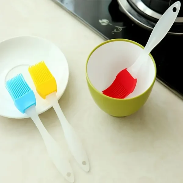 1a2a44f4-c1cc-4698-9aae-ac8ea5f1e0d7 Silicone Oil Brushes (Random Colour)
